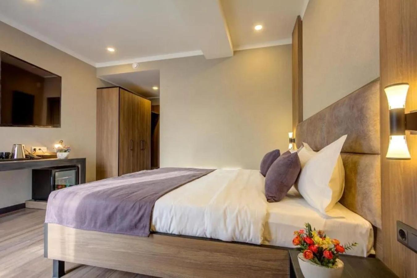 Sara Boutique Hotel Bishkek Esterno foto