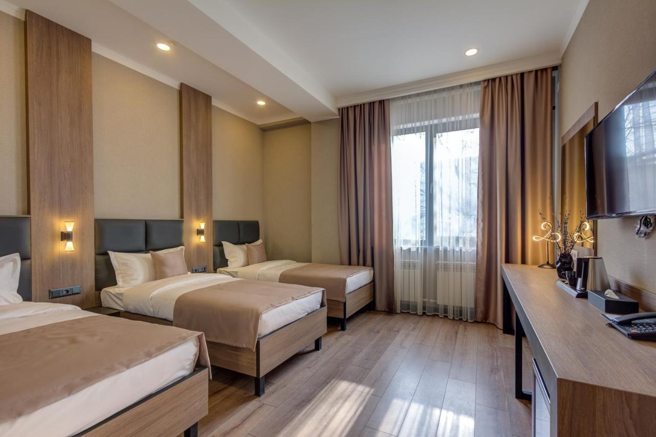 Sara Boutique Hotel Bishkek Esterno foto